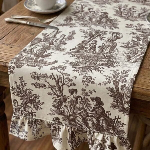 Fransız Köylü Desenli Fırfırlı Masa Runnerı Kahverengi (Ranır) Leke Tutmaz Keten Kumaş 40x140cm